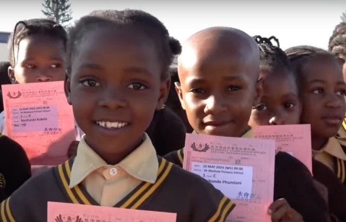 Tzu Chi Distributes 3,000 Food Packages to Help Impoverished Children in South Africa Before Winter