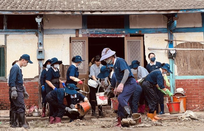 Tzu Chi Volunteers Comfort Typhoon Gaemi Survivors and Help Clean Homes