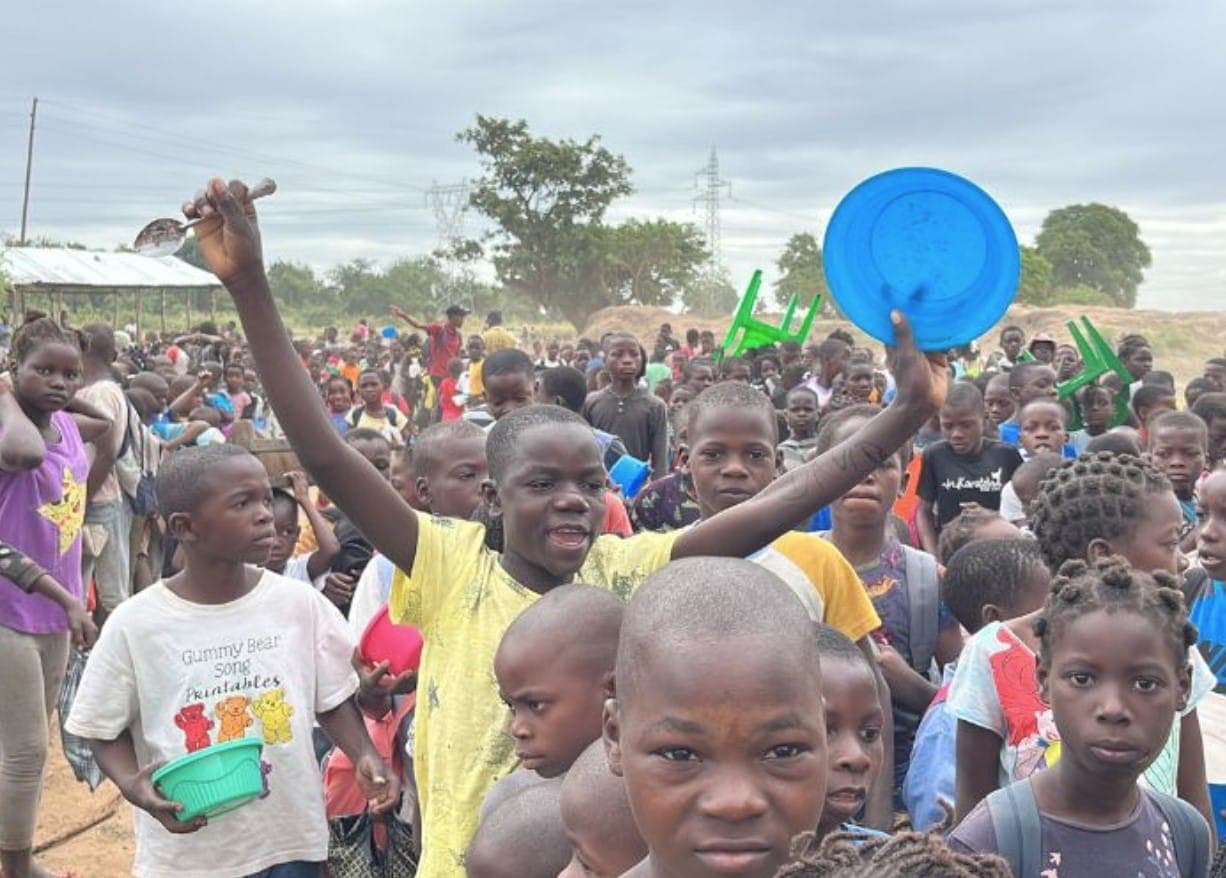 Hot Meals Bring Hope and Nourishment to Students in Mozambique