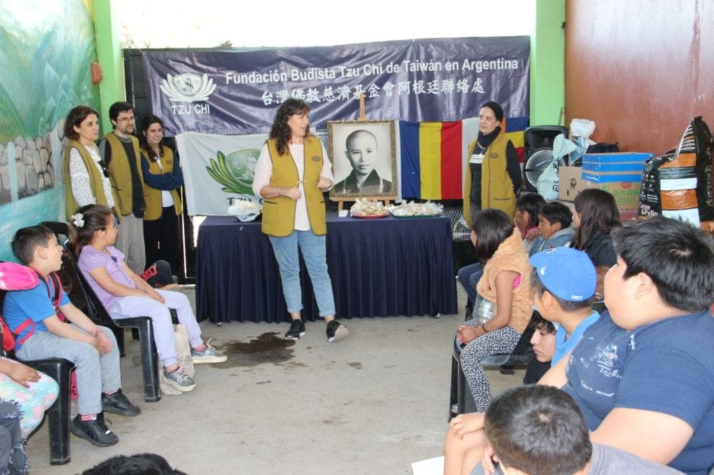 Children of Sol y Verde Learn About Jing Si Aphorisms and the Environment