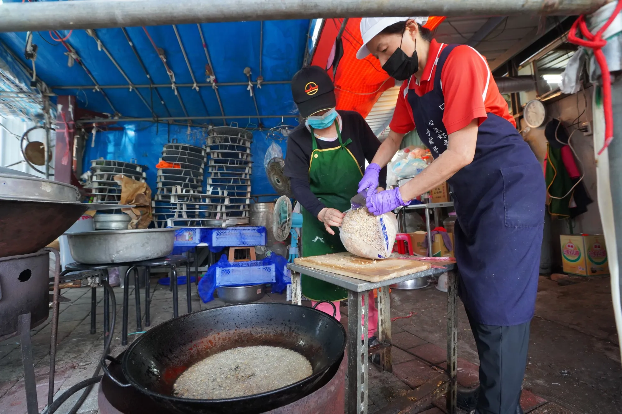 Taichung kitchen serves love to community recycling volunteers