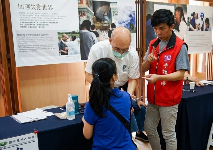 Youth interpreters bridge communication gaps in Taoyuan