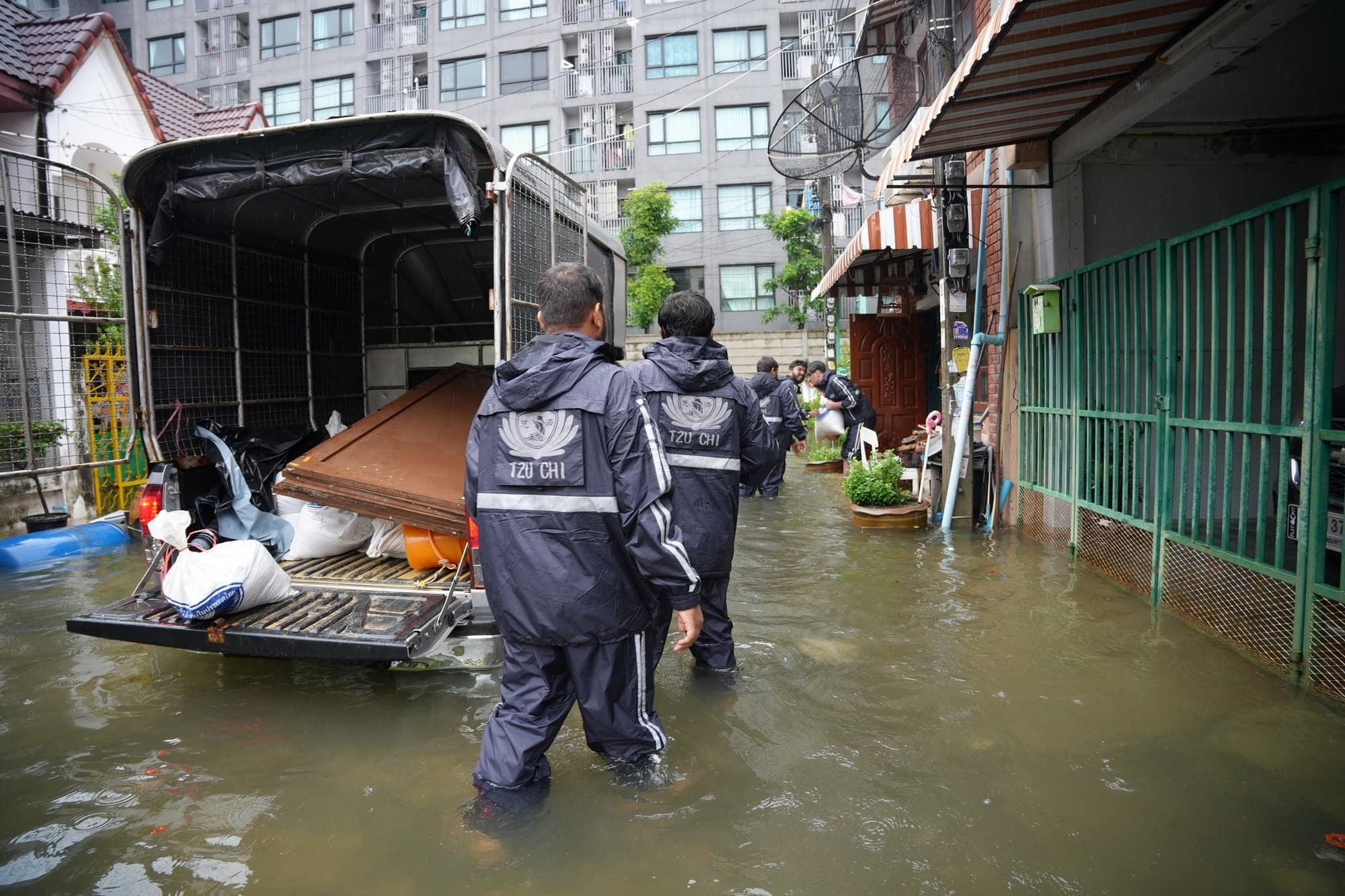 Heavy rains flood Bangkok leaving thousands in need of relief