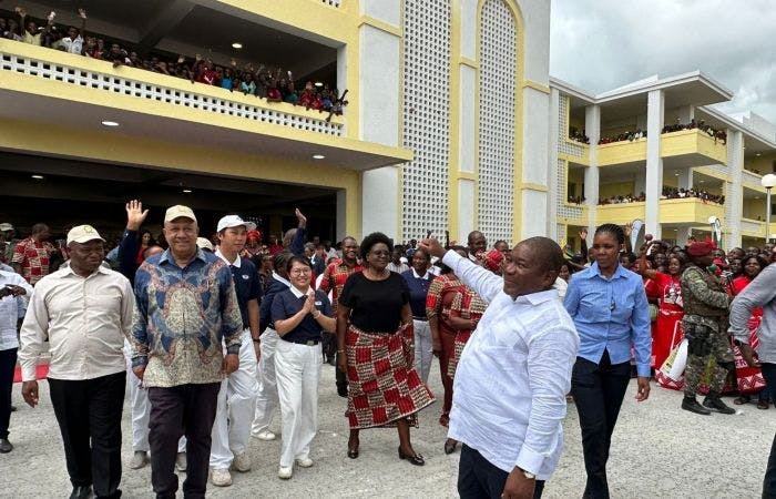 Tzu Chi Opens Largest Secondary School in Mozambique