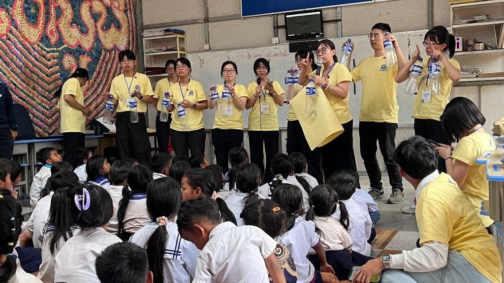 University mentors cross borders to teach conservation at Coconut School