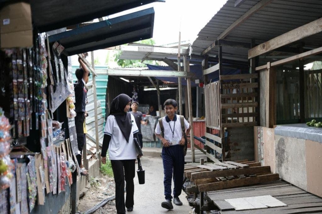 Mother sacrifices daily meals for education in Sabah