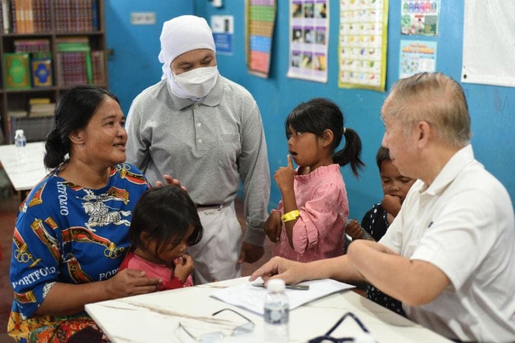 Free clinic supports stateless families in Sabah, Malaysia